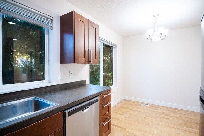 Building Photo - STILL AVAILABLE! Special: Only $500 Securi...