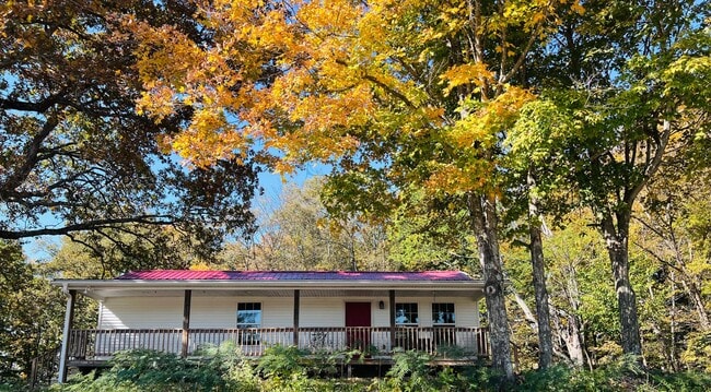 Building Photo - 2 bed 1.5 Bath Single Family Home