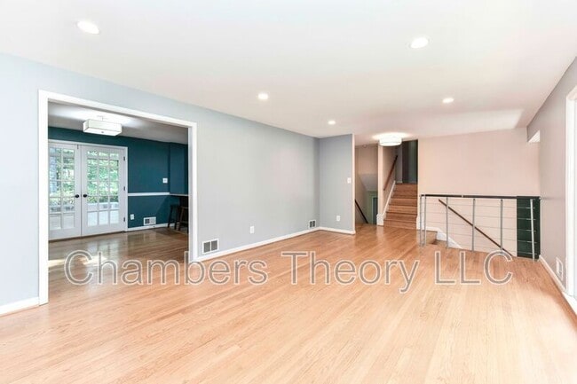 Building Photo - 9205 Hamilton Dr