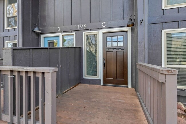 Building Photo - Available NOW! 3 Bedroom 2 Bath Beautiful Home in BOULDER!