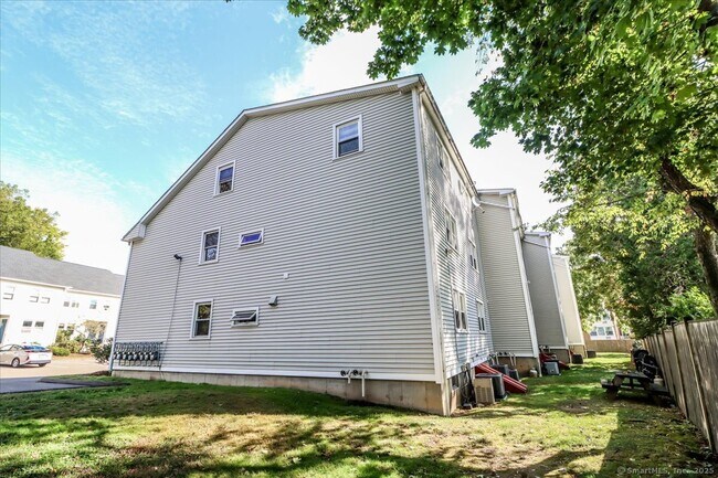 Building Photo - 65 Ellsworth St