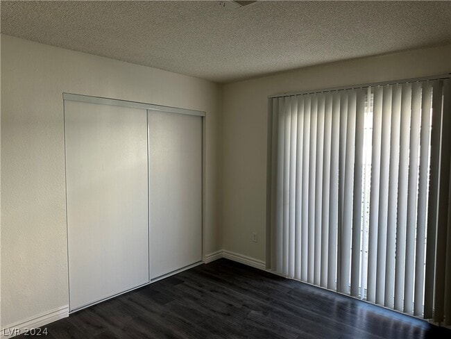 Building Photo - 1121 Willow Tree Dr