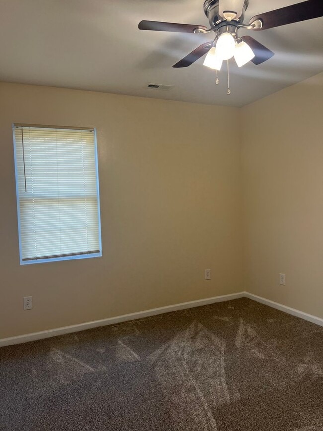 Building Photo - 408 Snow St