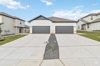 Building Photo - Luxury Duplex in Buda TX!
