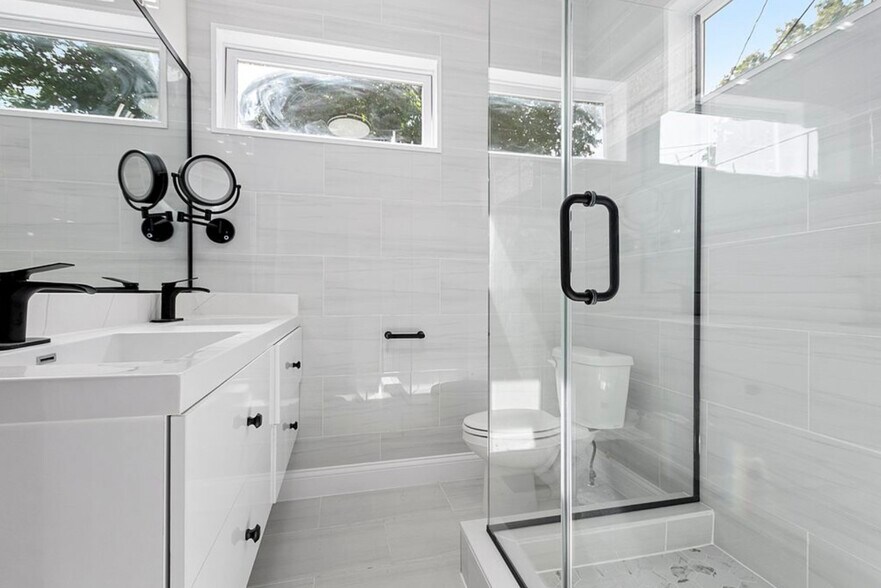 Building Photo - 1809 W Armitage Ave