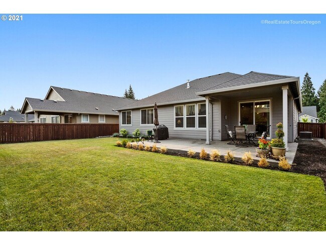 Building Photo - Stunning 3BD Home in Ridgefield!  Gourmet Kitchen & High End Finishes!