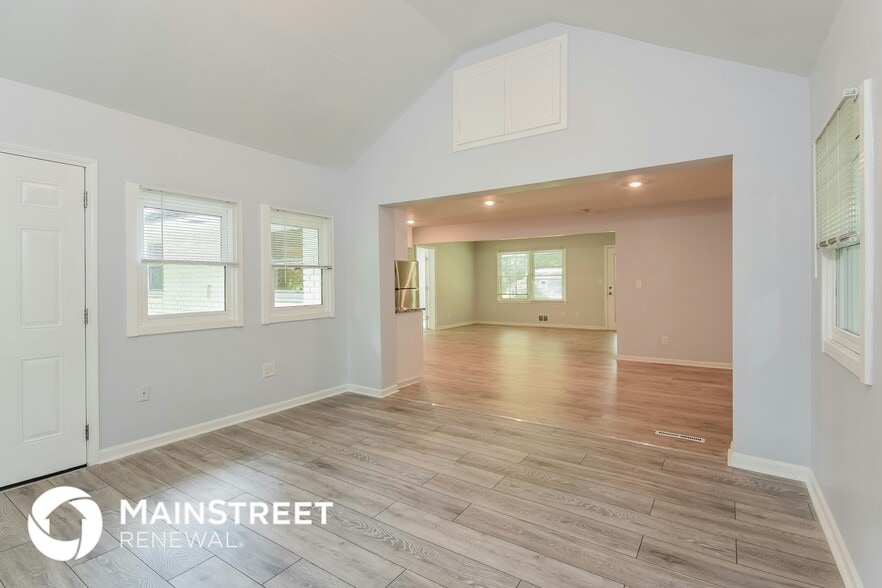Building Photo - 15 Regency Way SE