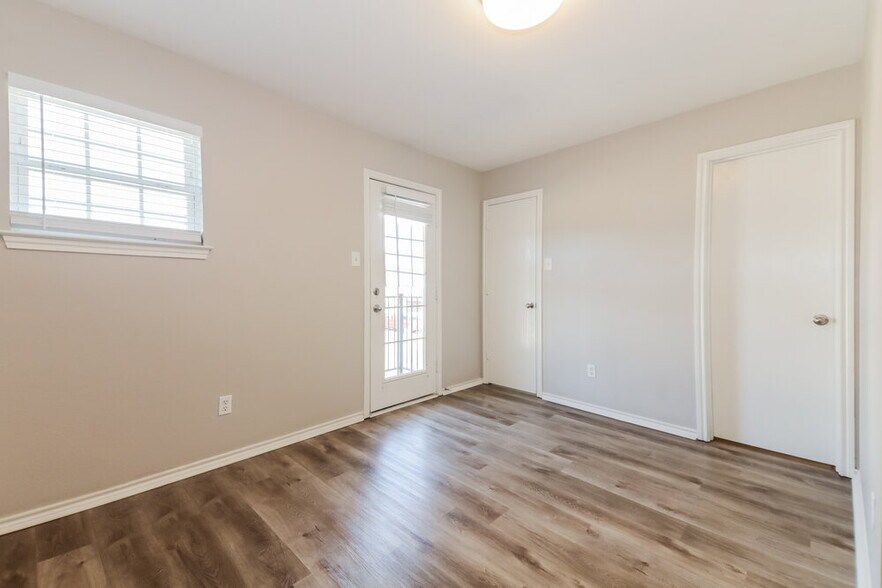 Building Photo - 635 Fleming St