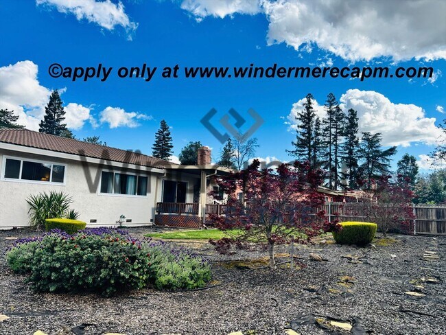 Building Photo - Beautiful 3-Bedroom Home in a Wonderful Fair Oaks Neighborhood!