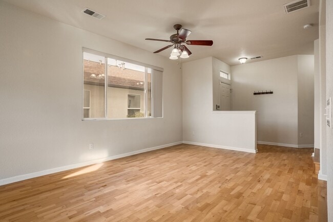 Building Photo - San Antonio Condos Gem!