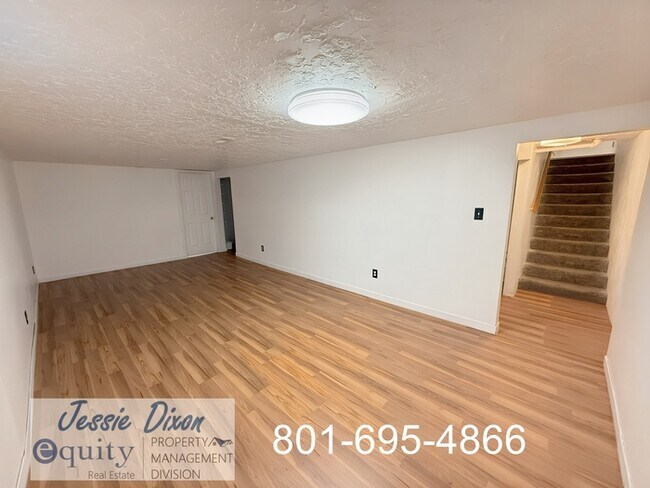 Building Photo - 666 E 675 N