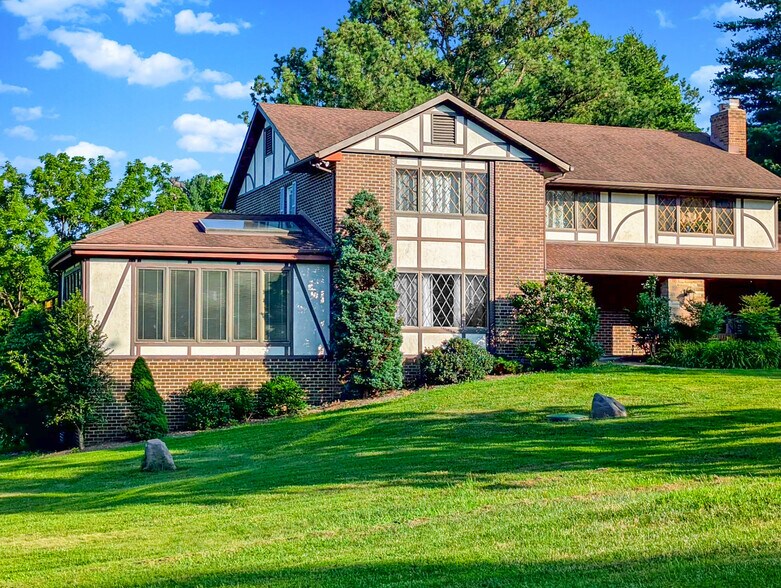 Building Photo - 6636 Isle of Skye Dr