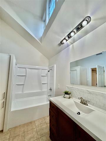 Building Photo - 3115 Royal Gable Dr
