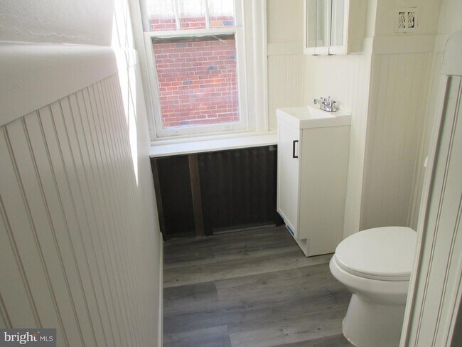 Building Photo - 4123-4100 Tyson Ave