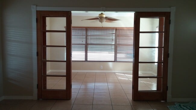 Building Photo - 1433 NE 17th Terrace