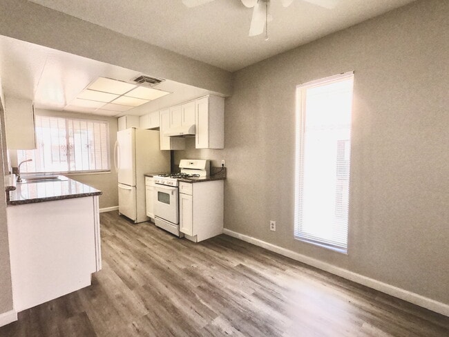 Building Photo - 3 BEDROOM CONDO | COMMUNITY POOLS + WALKING TRAILS | CENTRAL LAS VEGAS LOCATION
