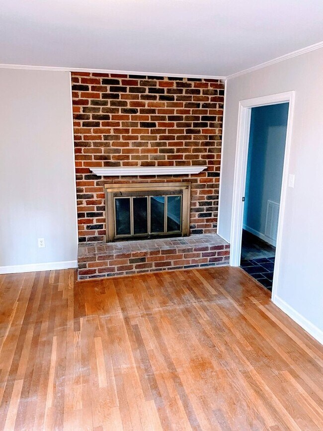 Building Photo - 3 Bedroom Home in Lynchburg