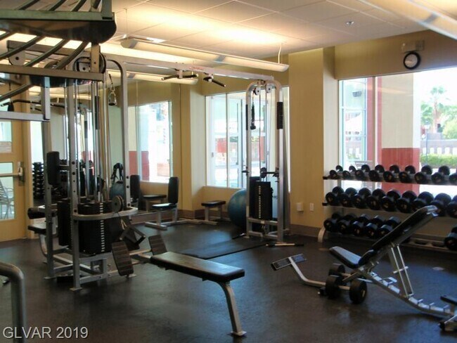 Building Photo - 83 E Agate Ave