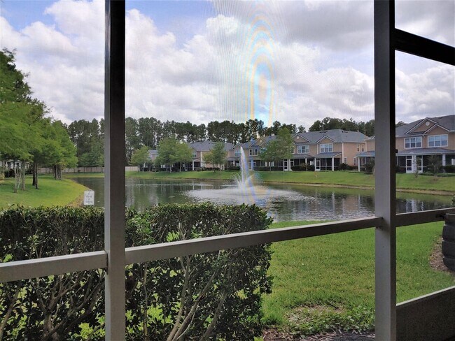 Building Photo - Wolf Creek Townhome