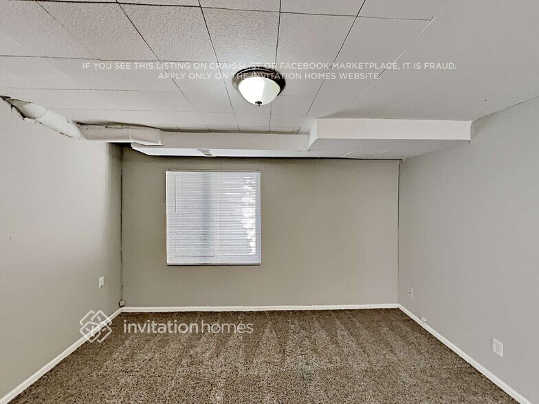 Building Photo - 8885 Cloverleaf Cir