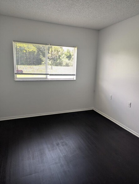 Building Photo - 1203 N Benoist Farms Rd