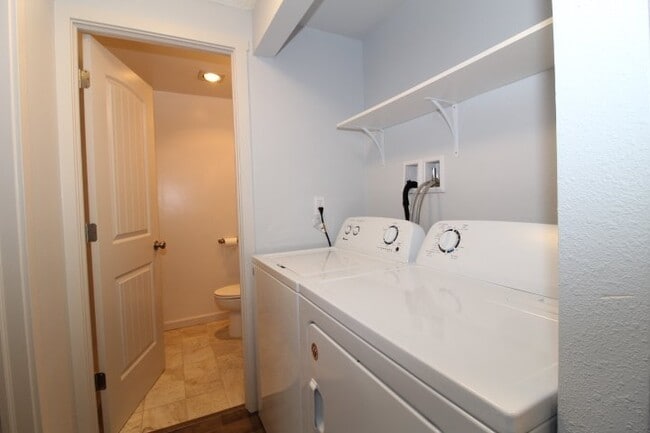 Building Photo - Charming 3 Bedroom Rental in Kirkland, WA ...