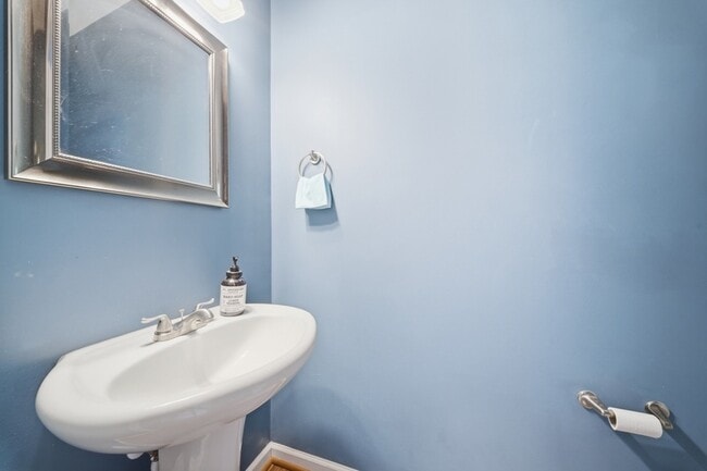 Building Photo - 507 Leonard Rd