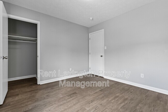 Building Photo - 1649 Foxhaven Dr