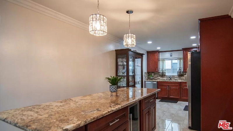 Building Photo - 133 E 140th St