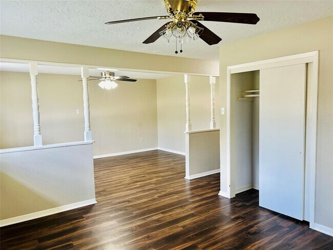 Building Photo - 2709 Dewberry Ln