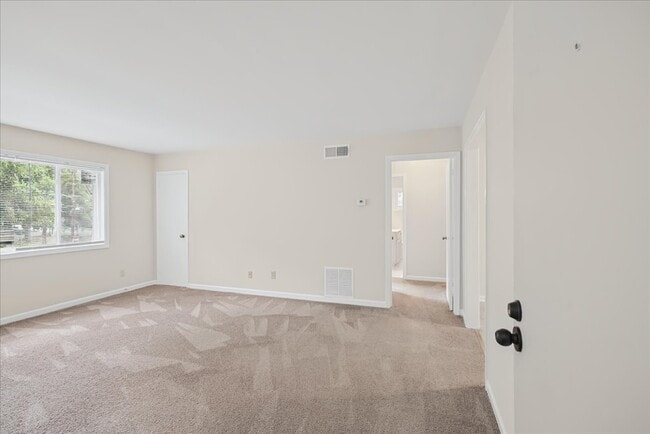 Building Photo - 2430 Coosawattee Dr NE