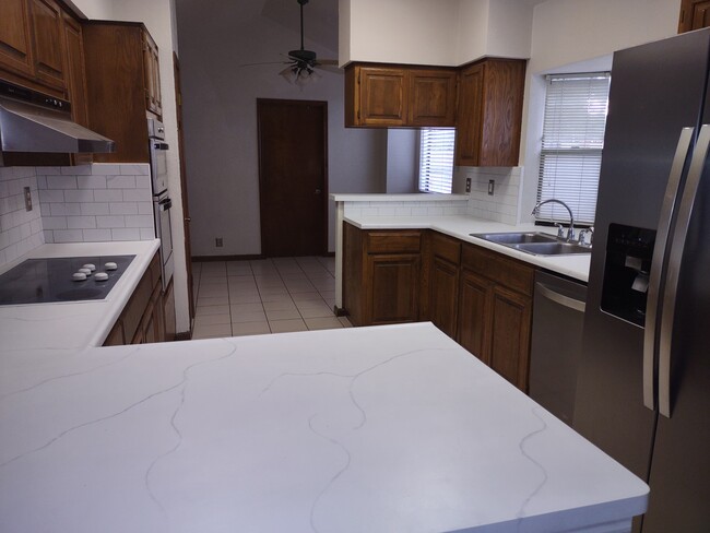 Building Photo - 13722 Hunters Hawk