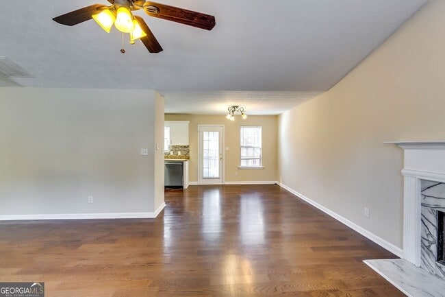 Building Photo - 2727 Manor Cove