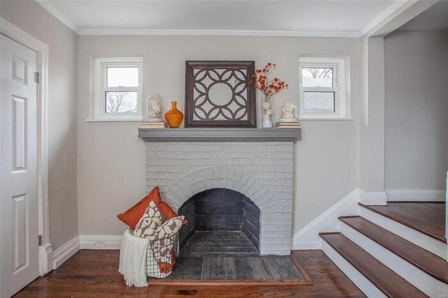 Building Photo - Fantastic 3bd/2ba home! Coming soon!