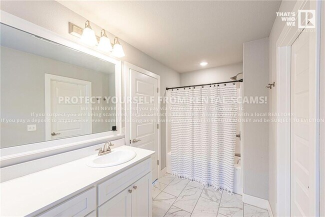 Building Photo - 533 Brinley St