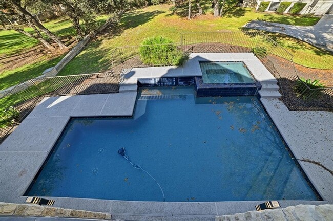 Building Photo - 2700 Marina Shores Dr