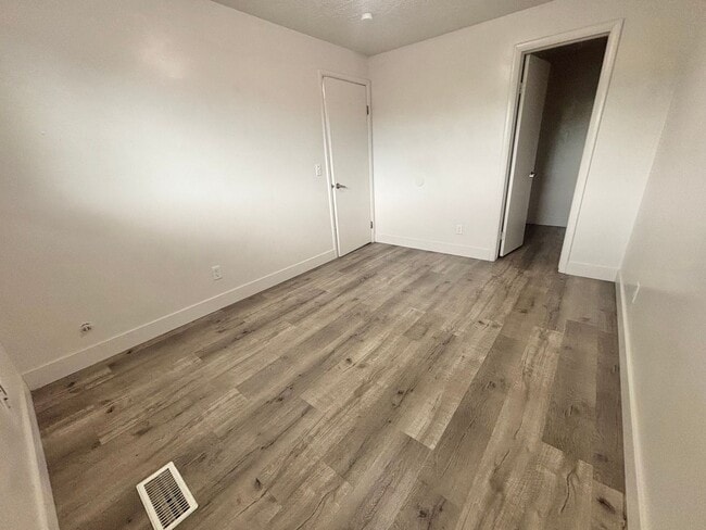 Building Photo - 655 S 1000 W