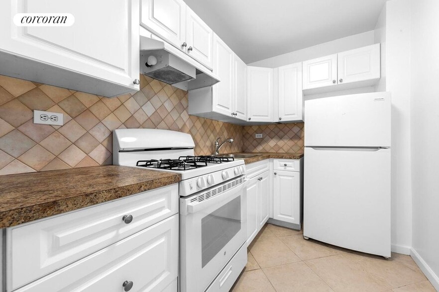 Building Photo - 3215 Avenue H