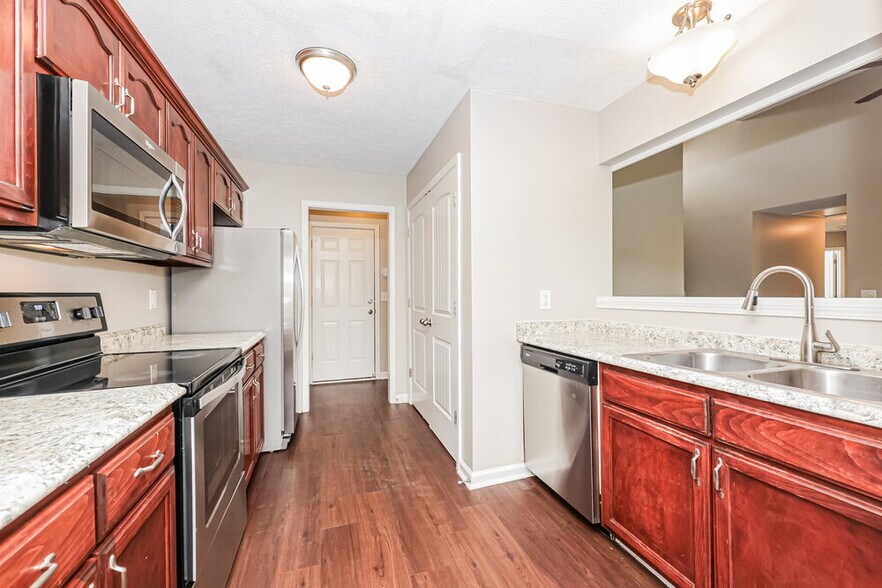 Building Photo - 2943 Hollicom Dr