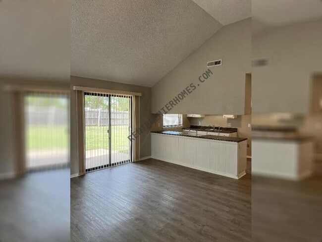 Building Photo - 8113 Cinnamon Teal Dr