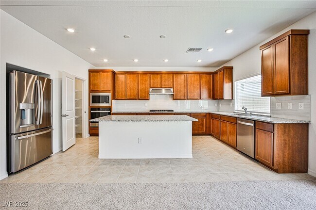 Building Photo - 7523 Castlegreen Ave