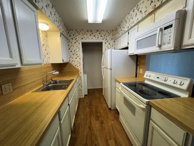 Building Photo - 2 bedroom condo for rent in Nantucket, nea...