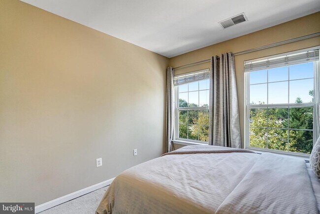 Building Photo - 8535 Wyngate Manor Ct