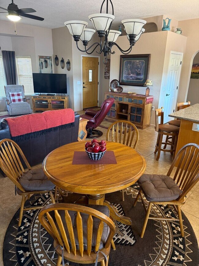 Building Photo - 3 to 6 Month Rental with Golf course views