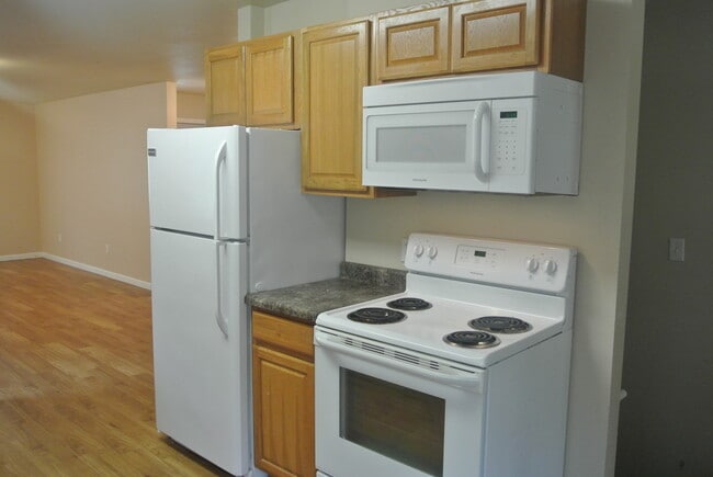 Building Photo - 3 Bedroom House!