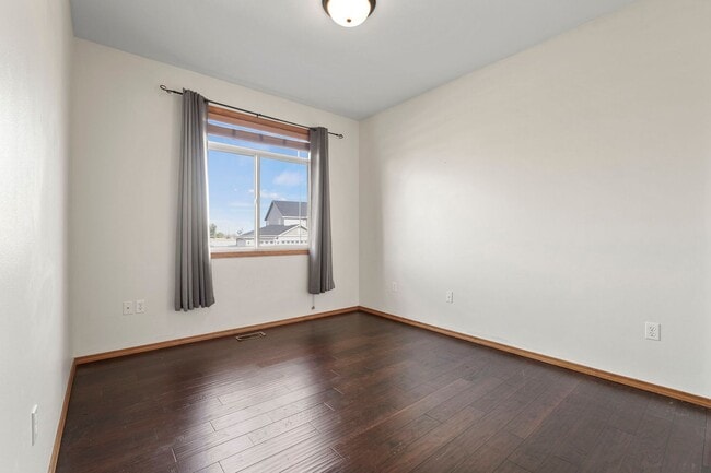 Building Photo - Beautiful 3 bedroom 2 bath Home On The Pla...