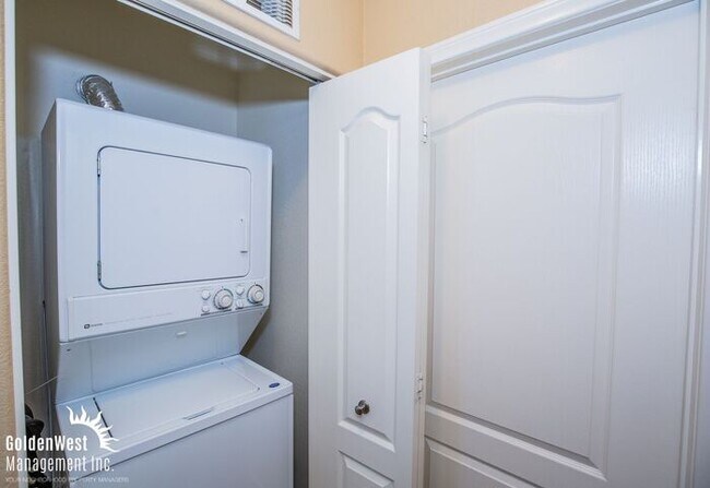 Building Photo - Bright & Inviting 2Bdm 2Ba Condo in Whitney - MI Special