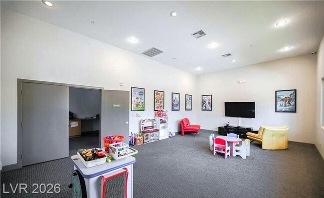 Building Photo - Gated Falls Condo with 3 Bedrooms, Granite Kitchen & Resort Amenities