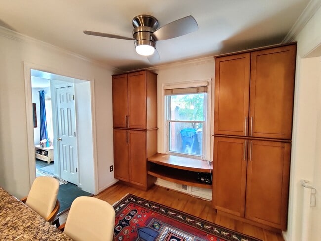 Building Photo - 5837 Edgehill Dr