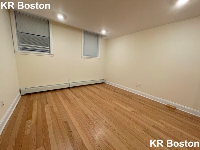 Building Photo - 63 Green St